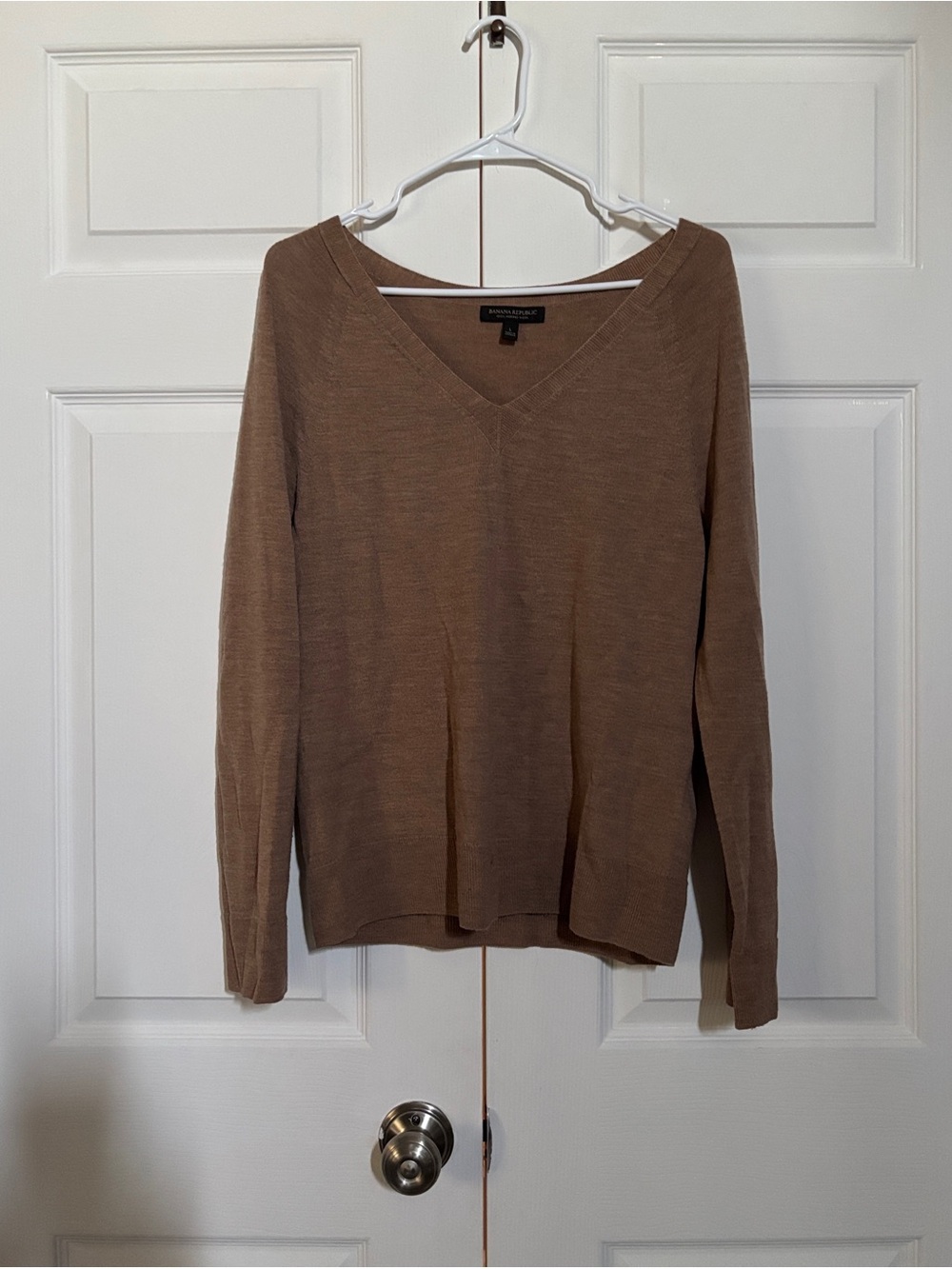 Banana Republic Women’s L 100% Merino Wool V Neck Sweater Brown Long Sleeve